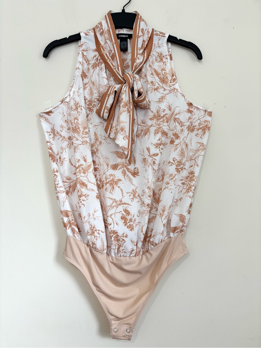 Express Feminine white cream floral birds halter V-neck tie silky Bodysuits M